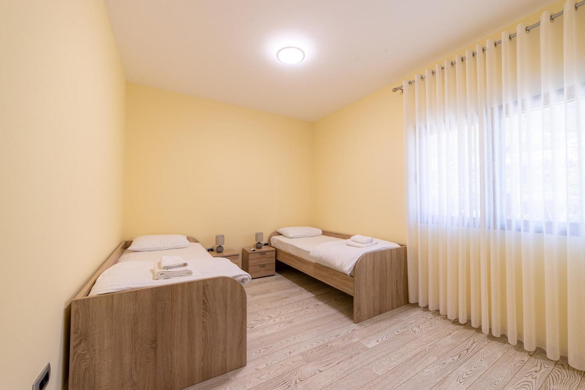 Green Bay Apartments Morinj コトル エクステリア 写真