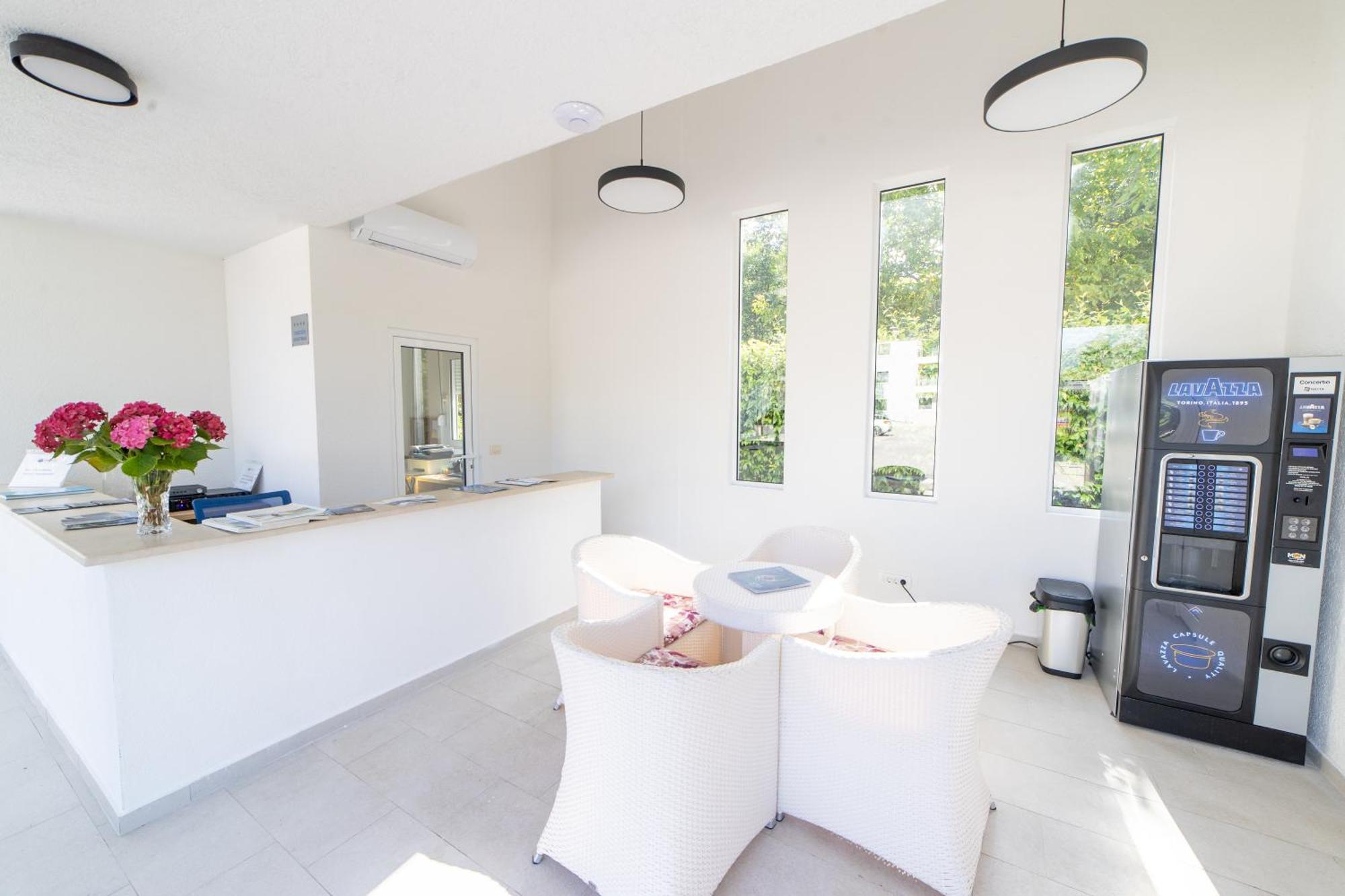 Green Bay Apartments Morinj コトル エクステリア 写真