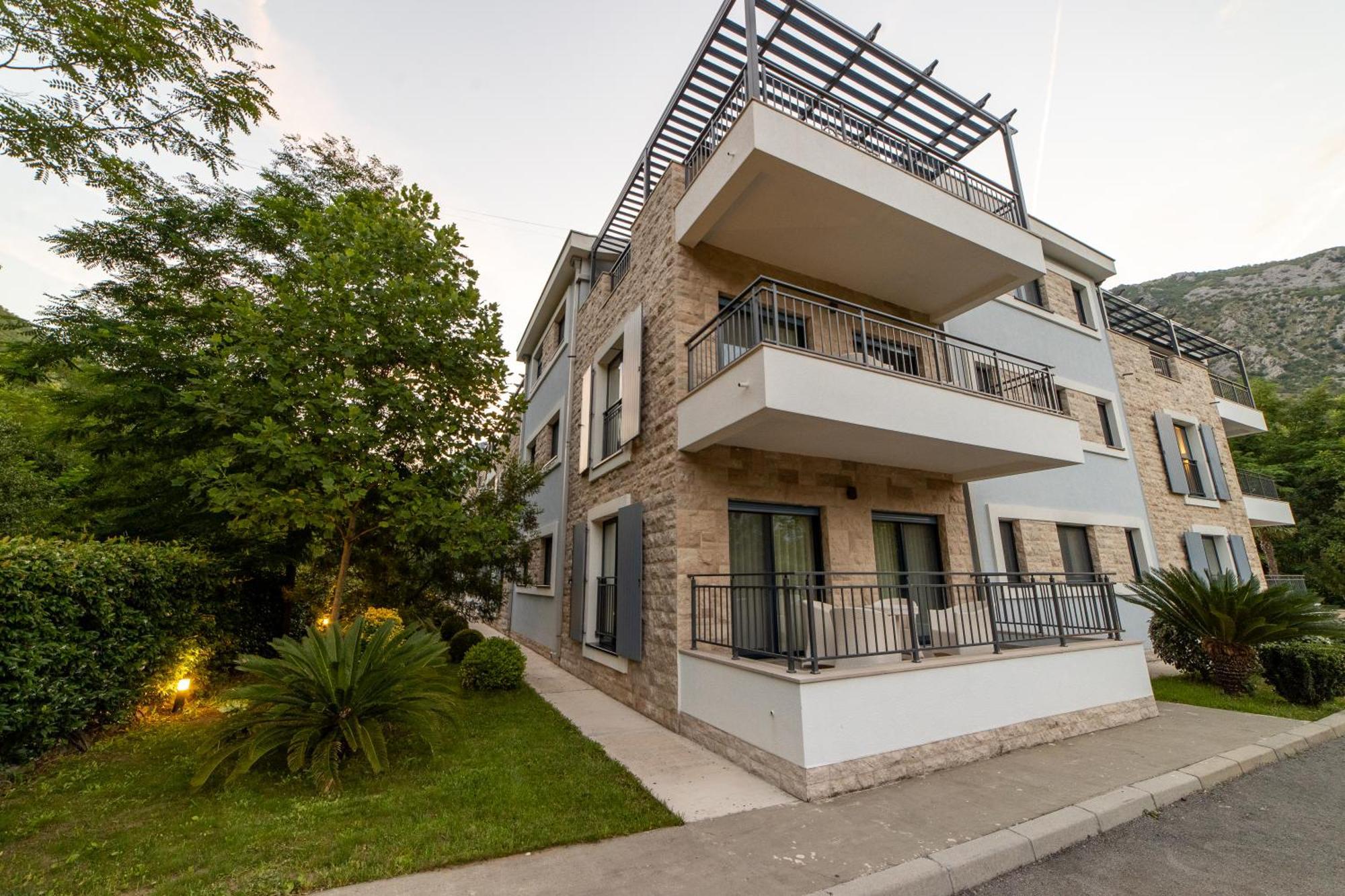 Green Bay Apartments Morinj コトル エクステリア 写真
