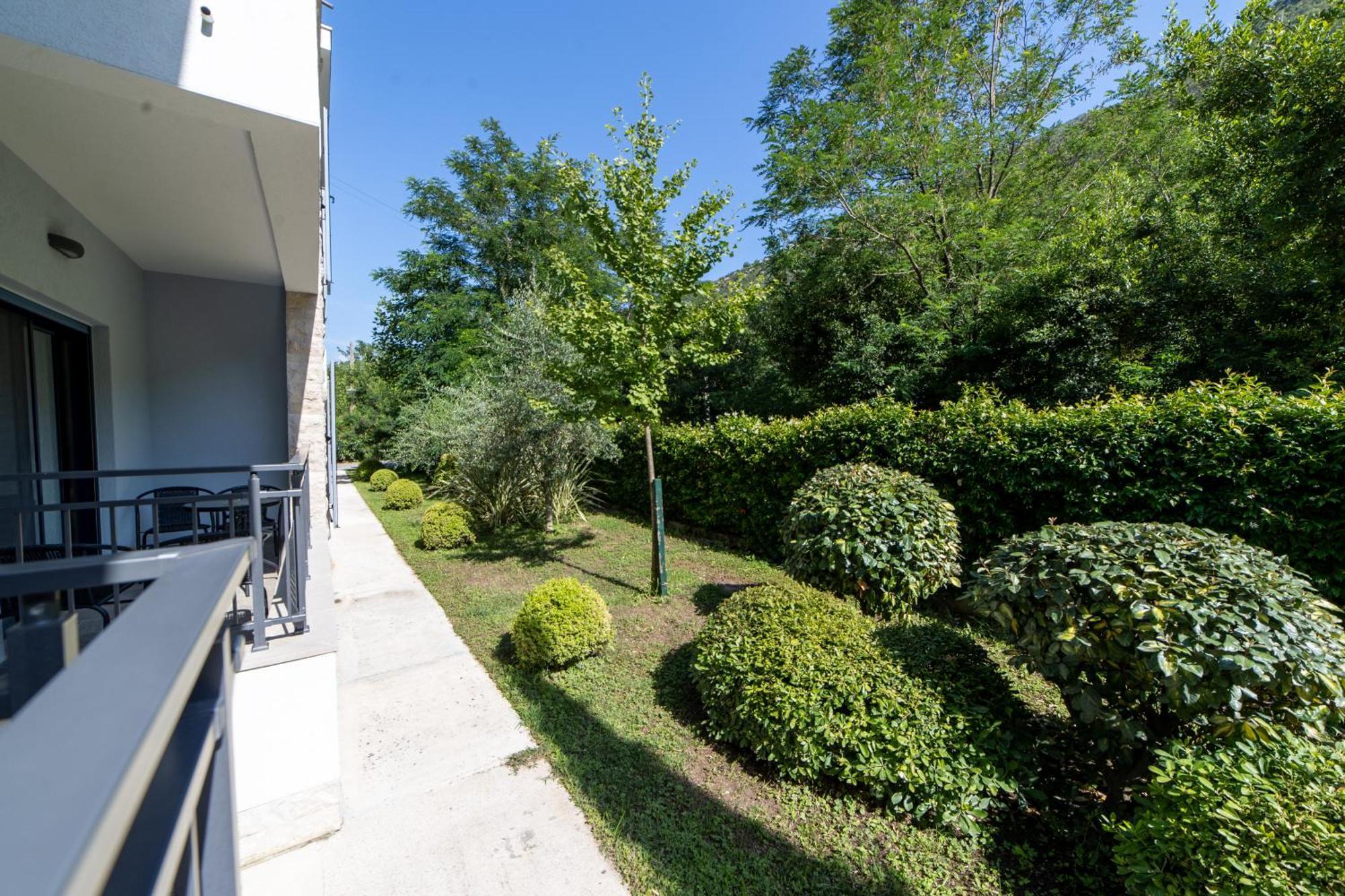Green Bay Apartments Morinj コトル エクステリア 写真