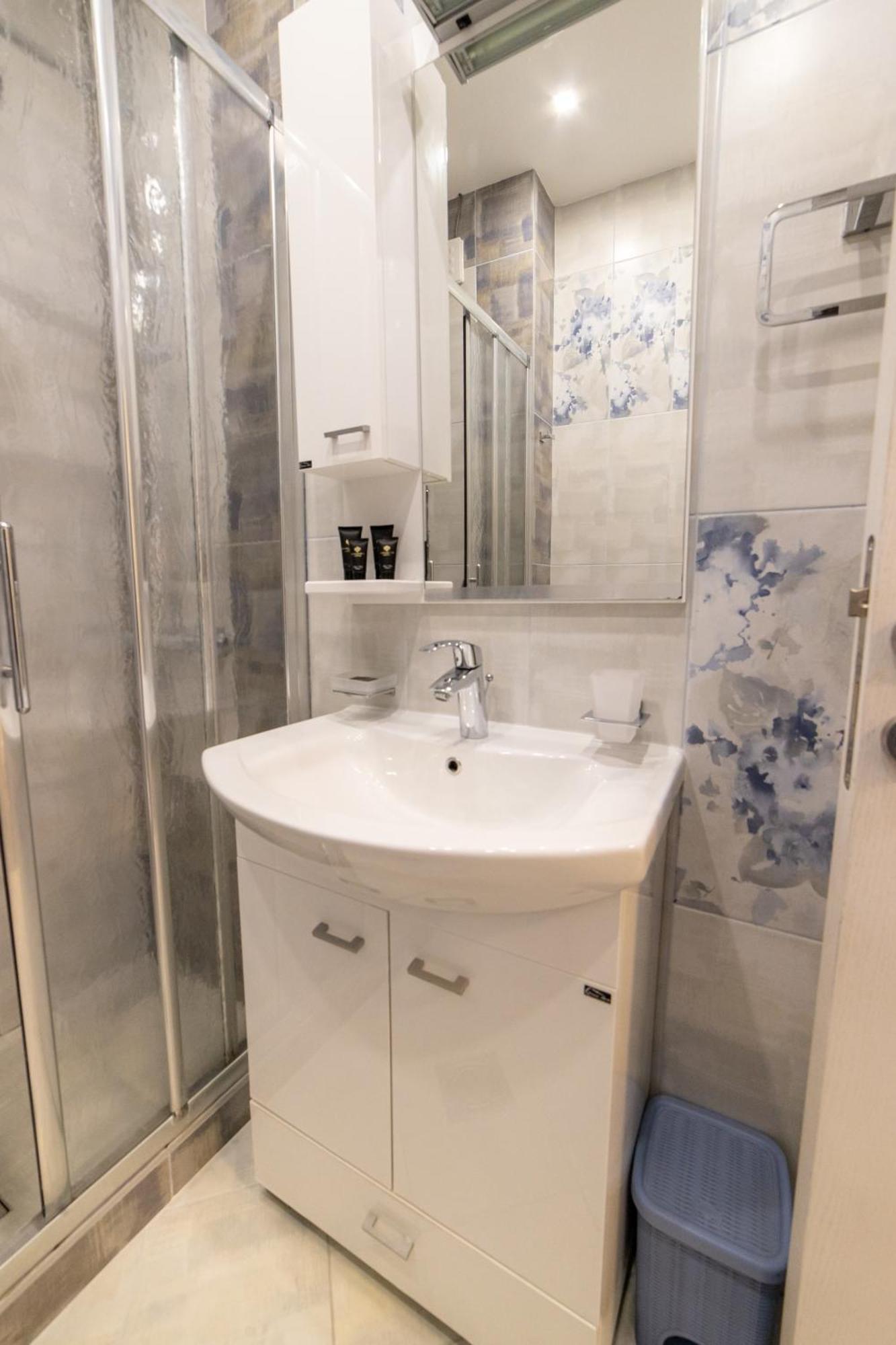 Green Bay Apartments Morinj コトル エクステリア 写真
